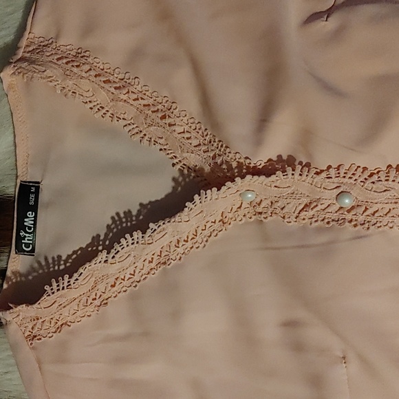 3/$30 Chic Me Blouse Sz M - Picture 2 of 4